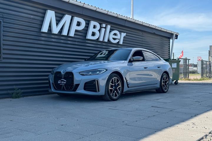 Grå BMW i4 fra 2024