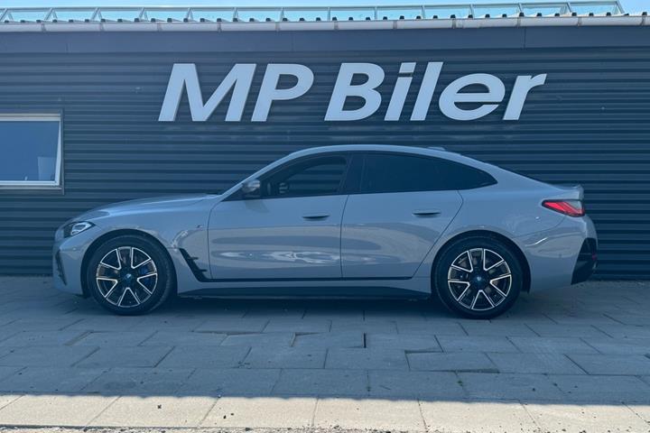 Grå BMW i4 fra 2024