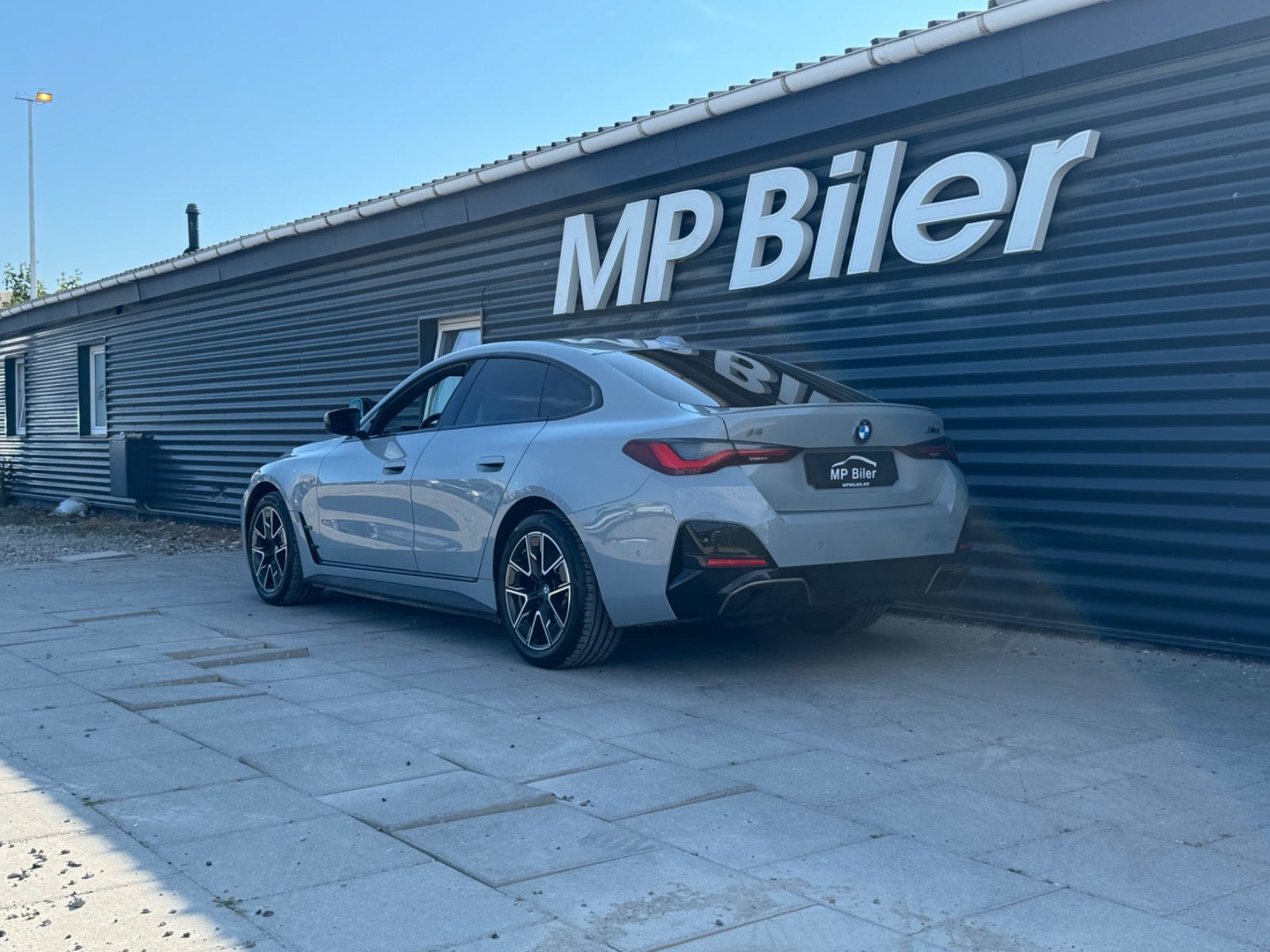 Grå BMW i4 fra 2024