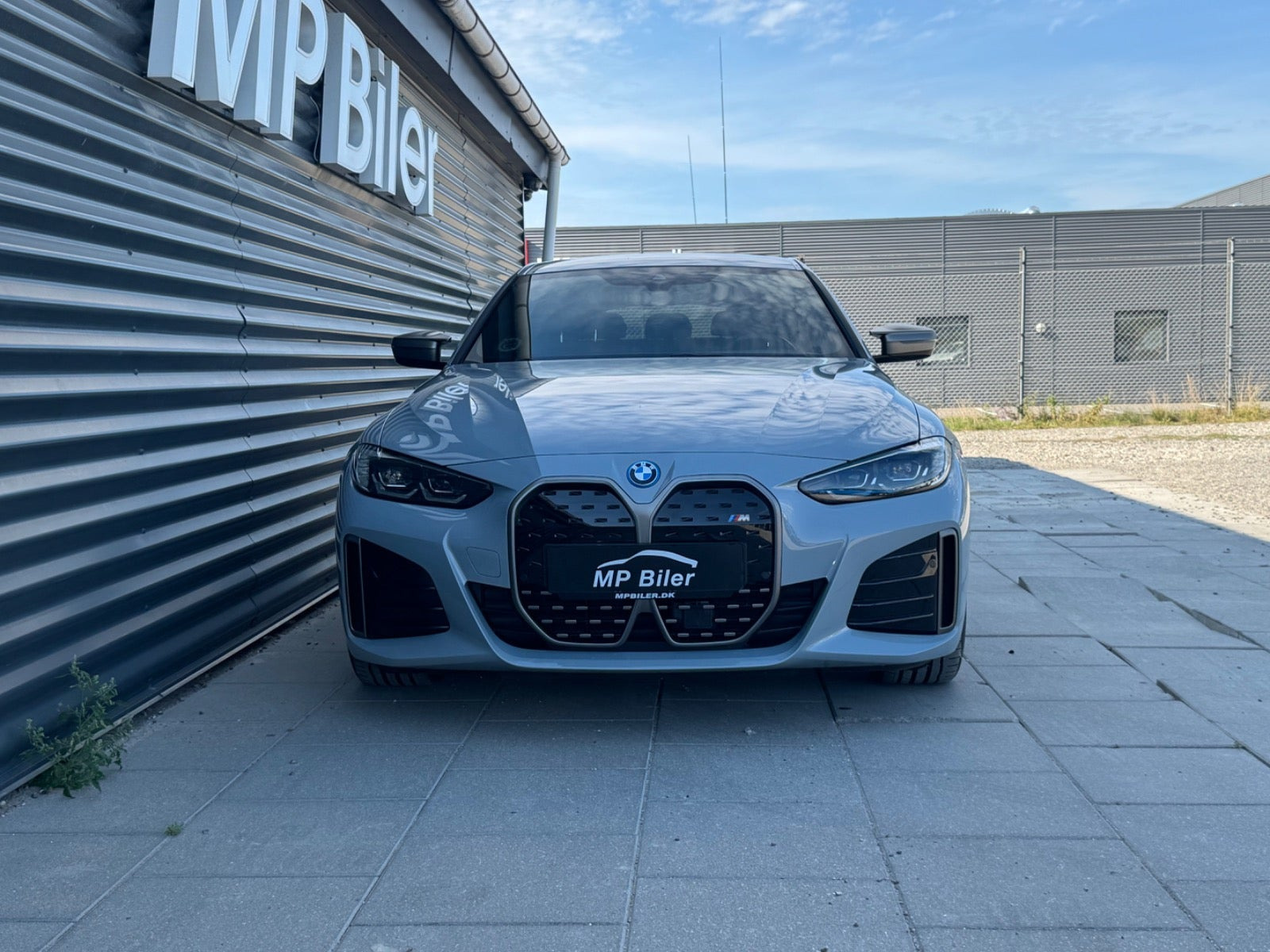 Grå BMW i4 fra 2024