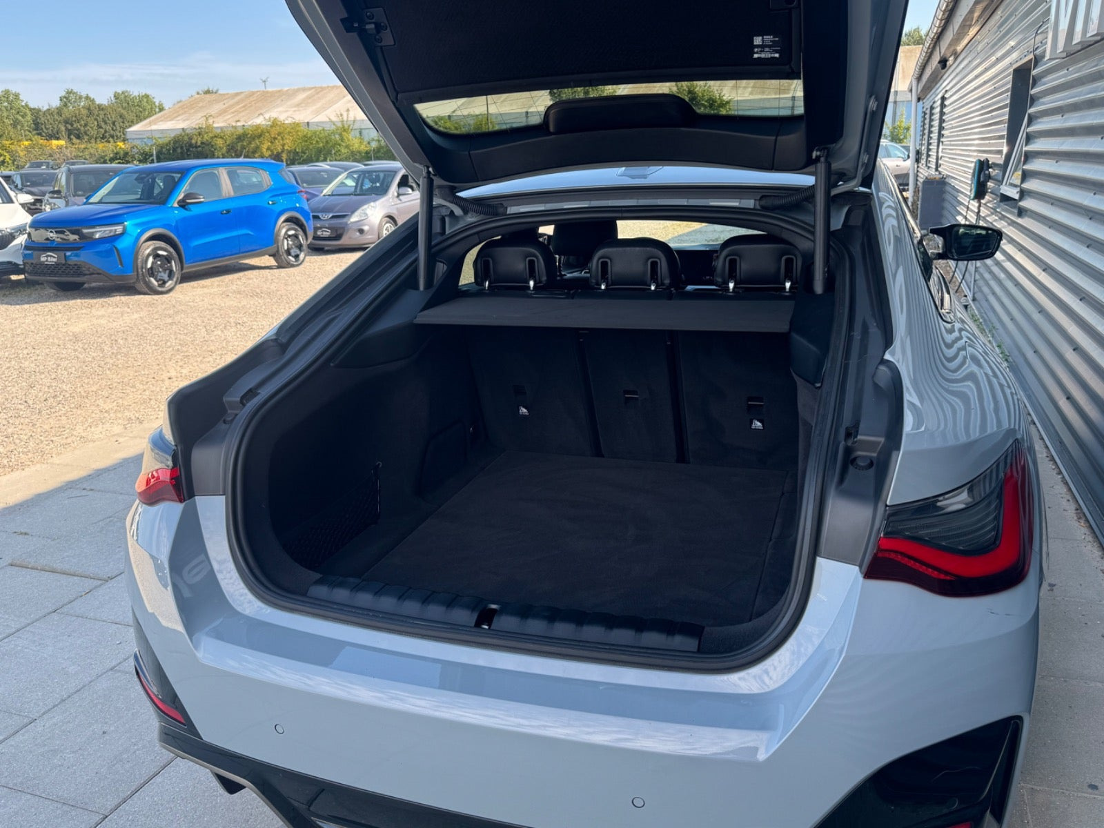 Grå BMW i4 fra 2024