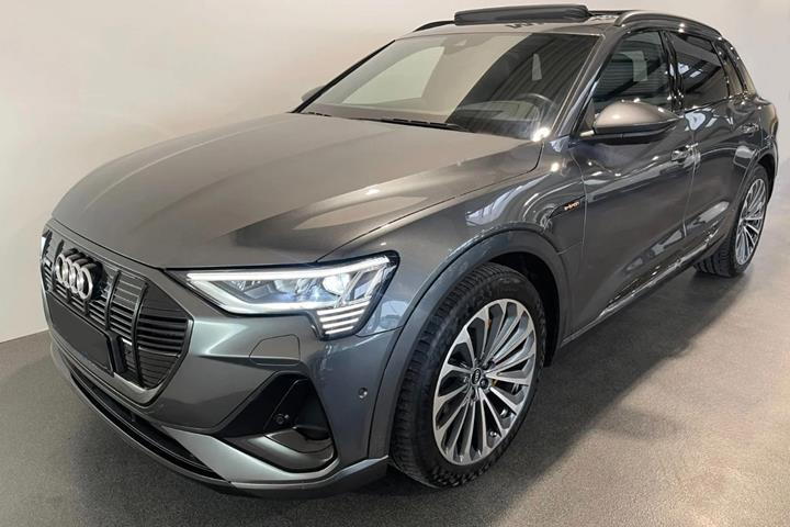 Grå Audi e-tron fra 2021