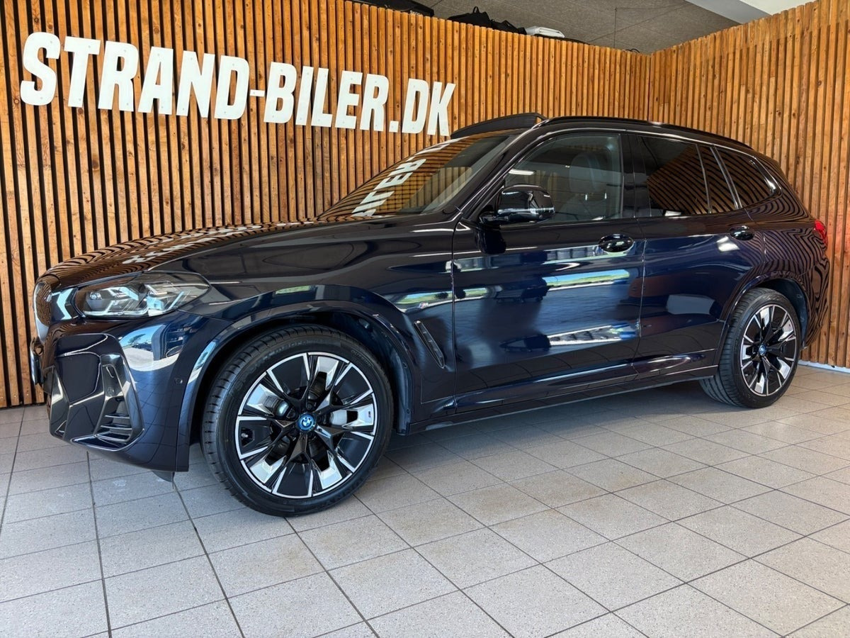 Sort BMW iX3 fra 2023