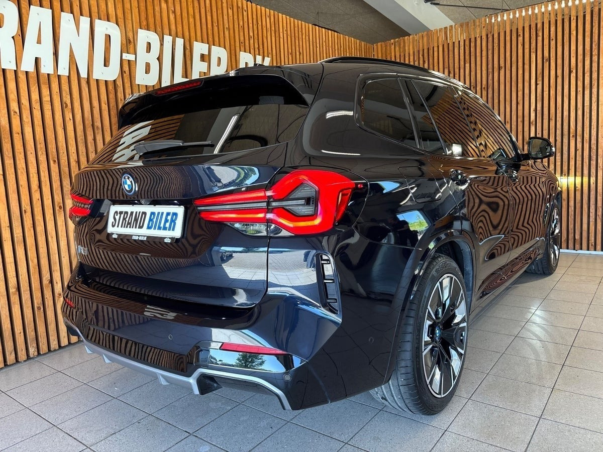 Sort BMW iX3 fra 2023