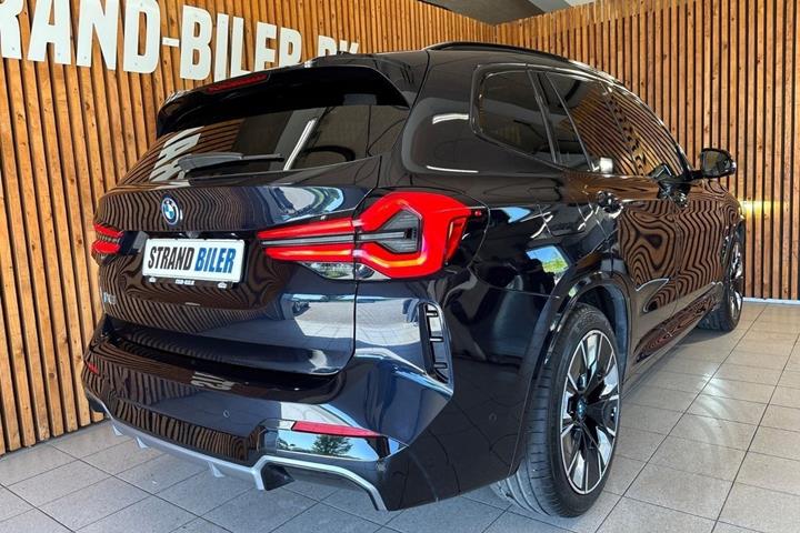 Sort BMW iX3 fra 2023