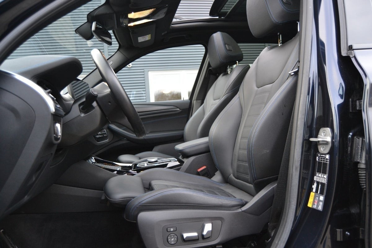 Sort BMW iX3 fra 2023