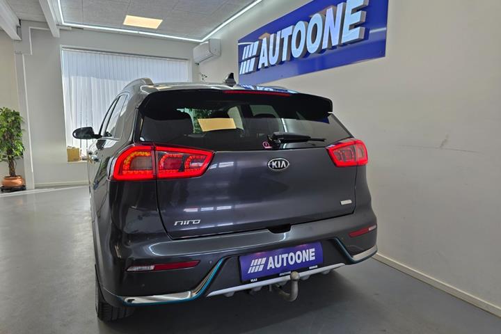 Grå Kia Niro fra 2019