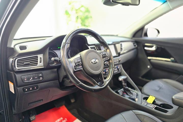 Grå Kia Niro fra 2019
