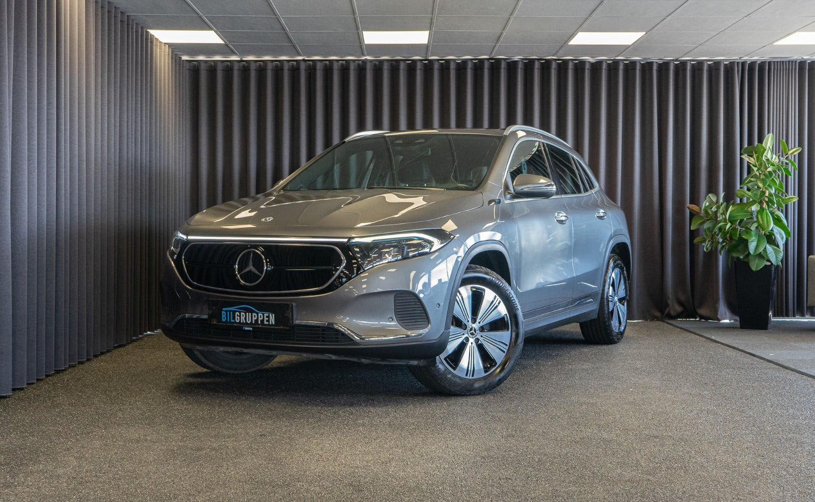 Grå Mercedes EQA250 fra 2021