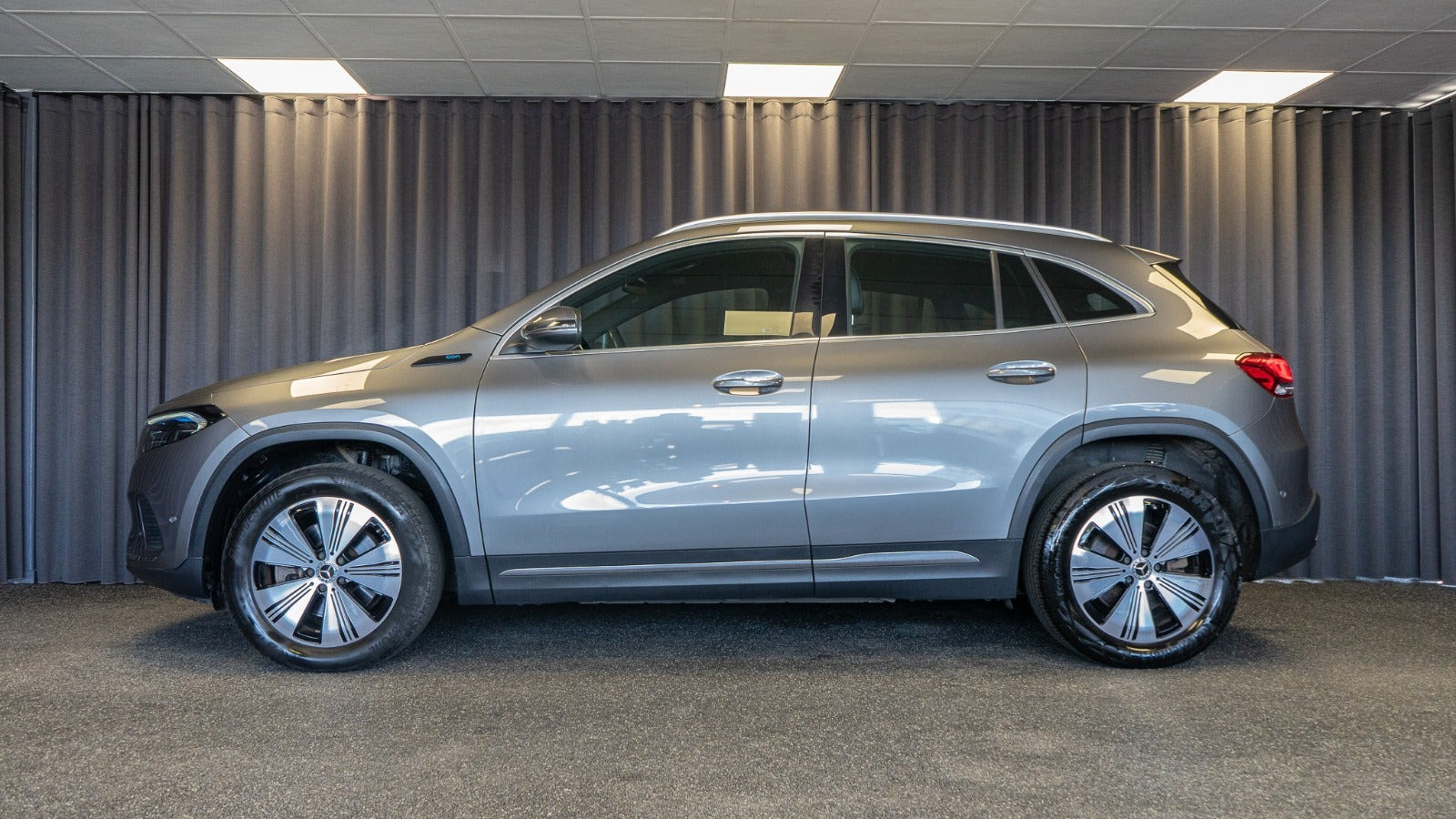 Grå Mercedes EQA250 fra 2021