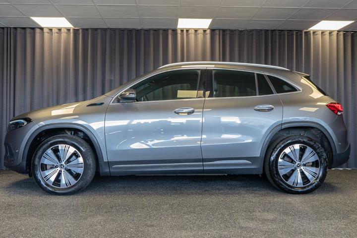 Grå Mercedes EQA250 fra 2021