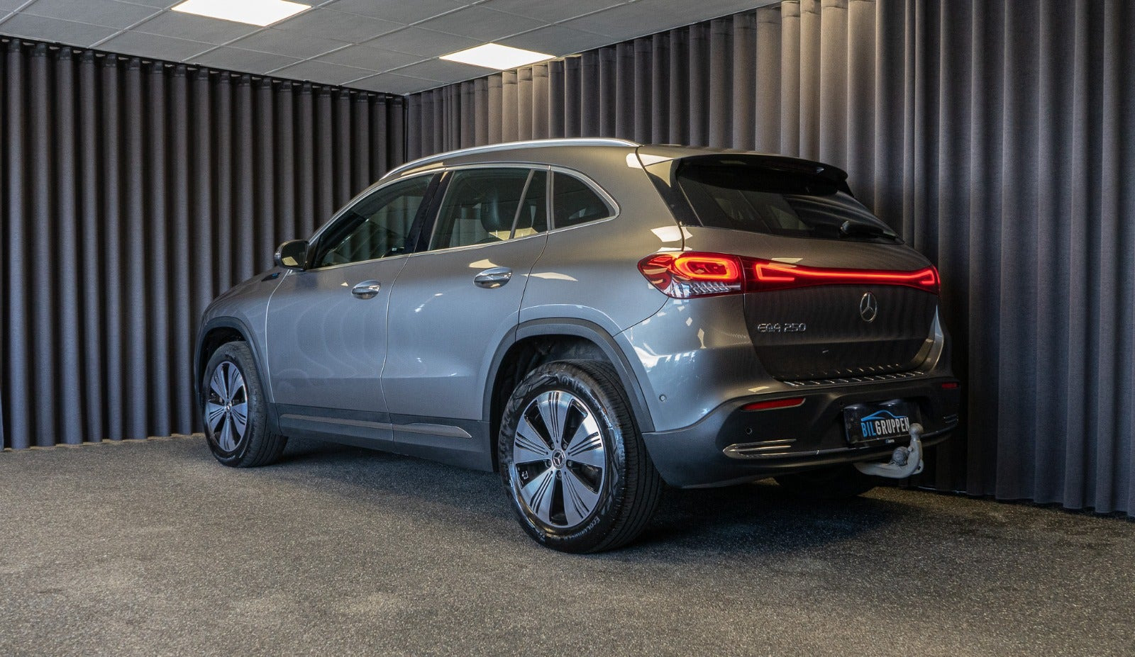 Grå Mercedes EQA250 fra 2021
