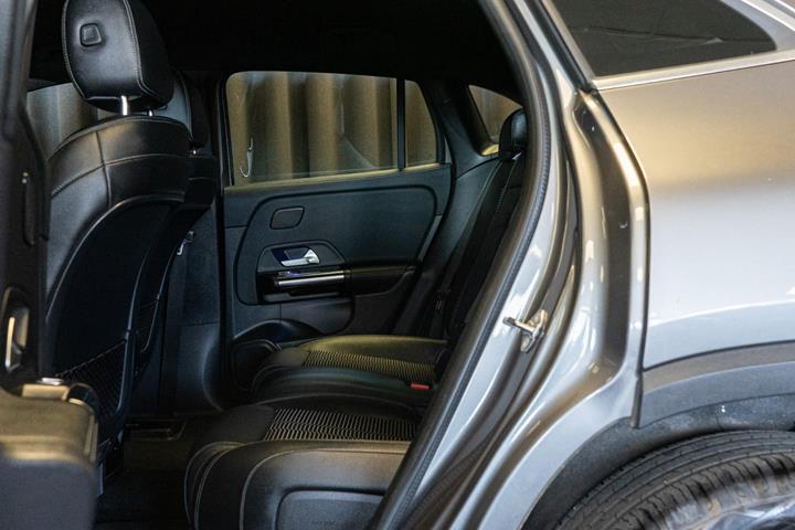 Grå Mercedes EQA250 fra 2021