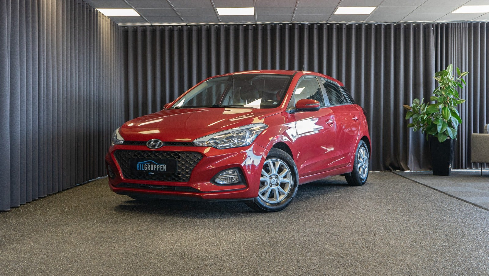 Rød Hyundai i20 fra 2019