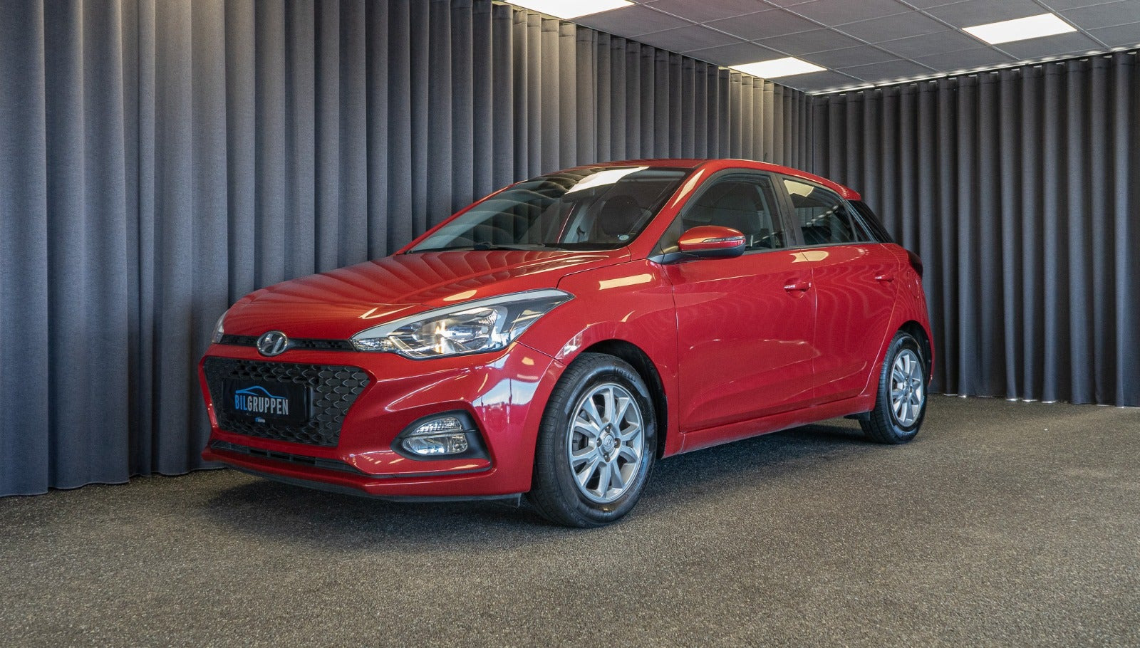 Rød Hyundai i20 fra 2019