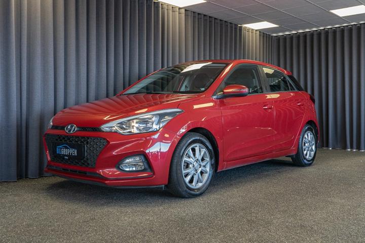 Rød Hyundai i20 fra 2019