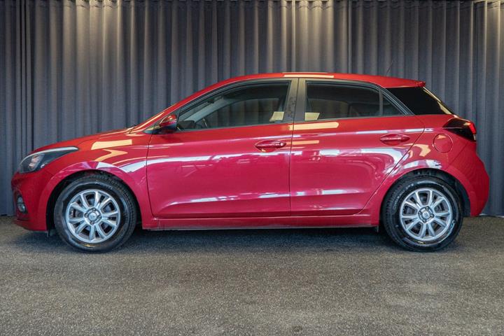 Rød Hyundai i20 fra 2019