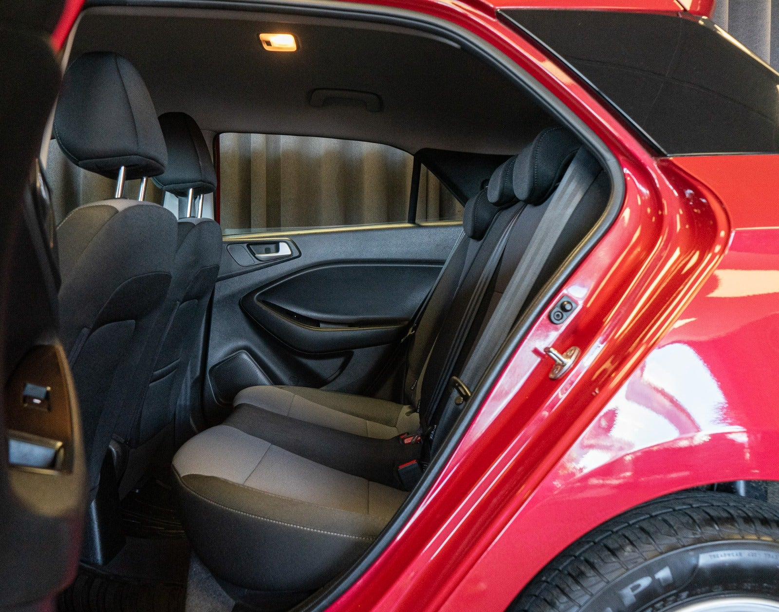 Rød Hyundai i20 fra 2019