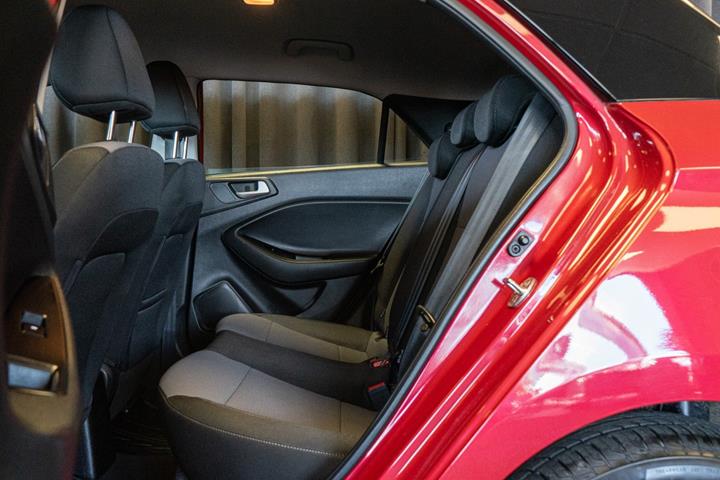 Rød Hyundai i20 fra 2019