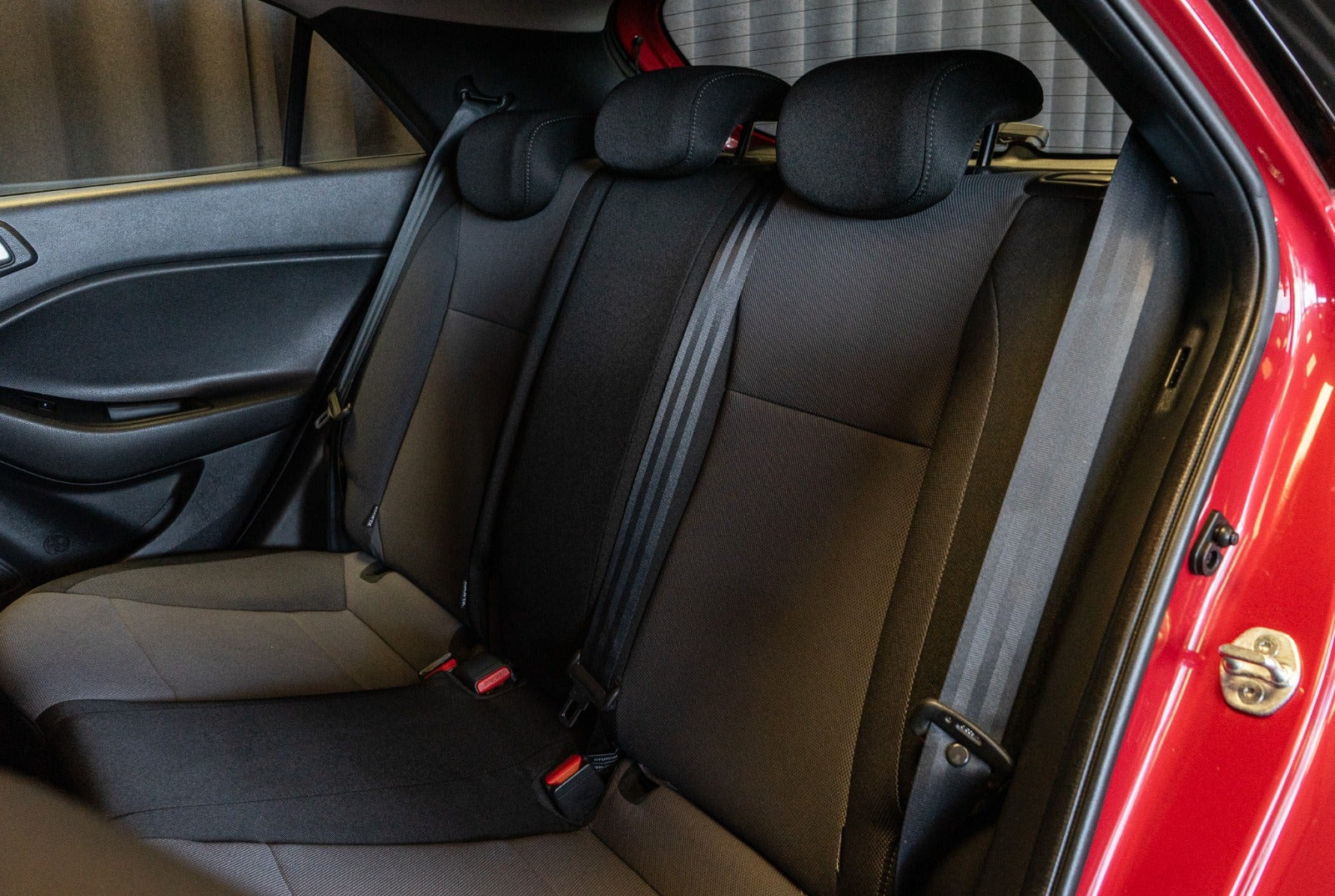 Rød Hyundai i20 fra 2019