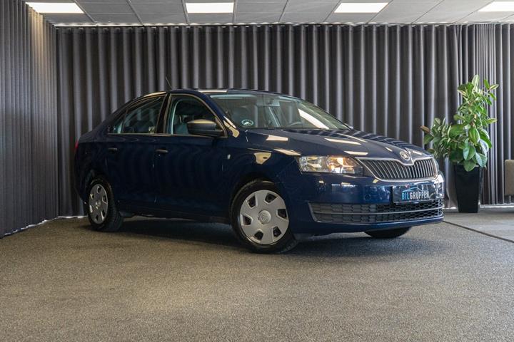 Blå Skoda Rapid fra 2015