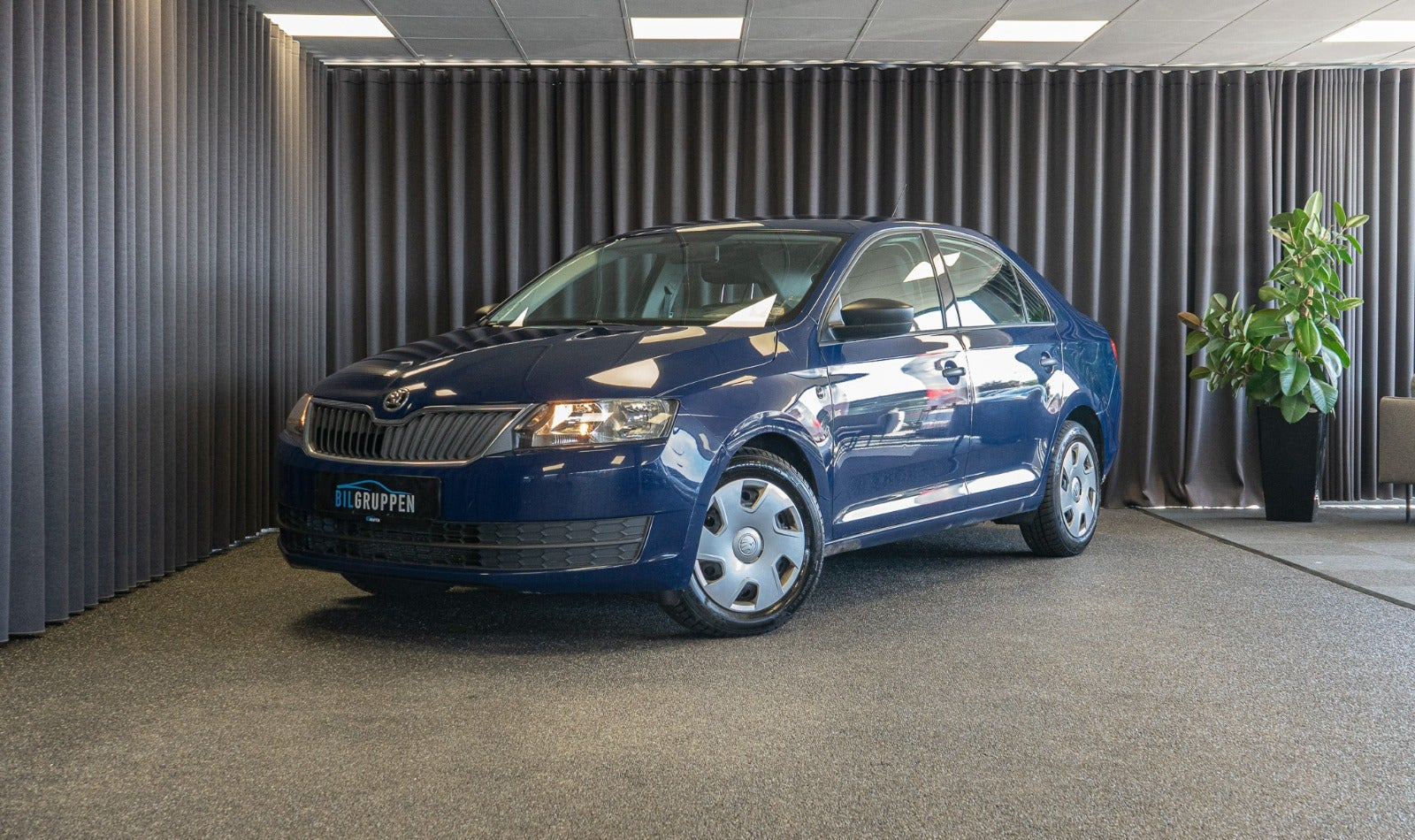 Blå Skoda Rapid fra 2015