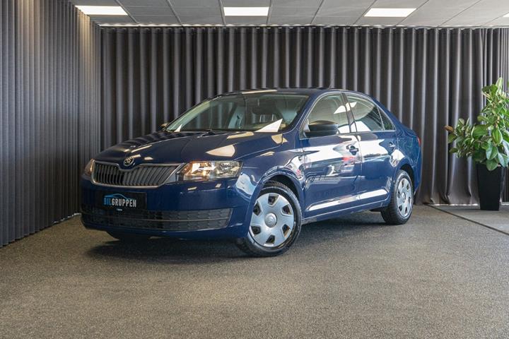 Blå Skoda Rapid fra 2015