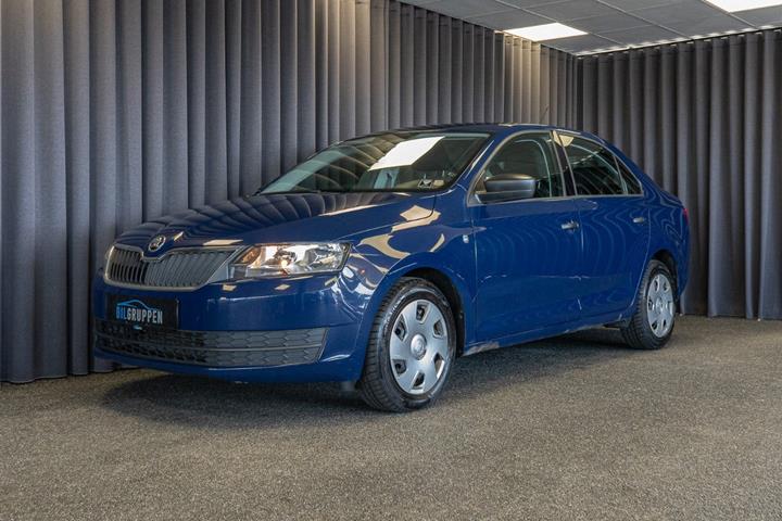 Blå Skoda Rapid fra 2015
