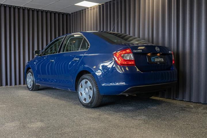 Blå Skoda Rapid fra 2015