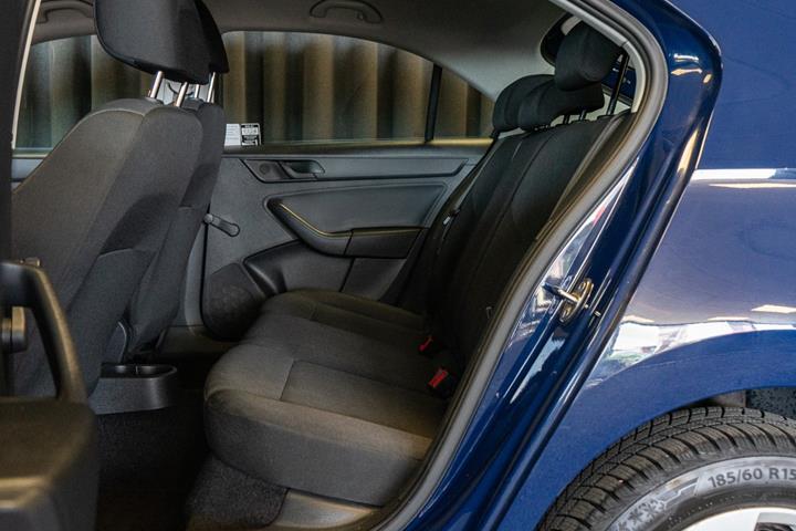 Blå Skoda Rapid fra 2015