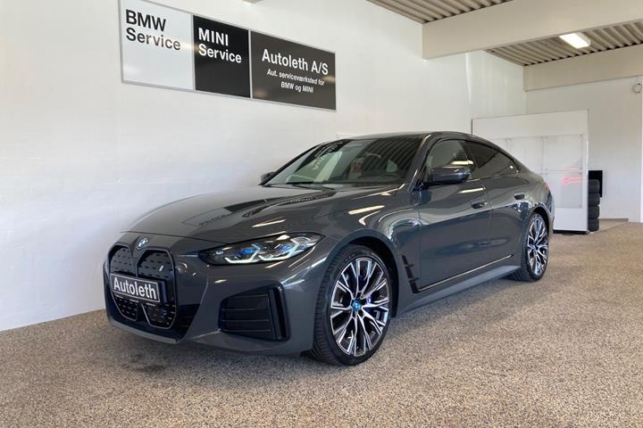 Grå BMW i4 fra 2023