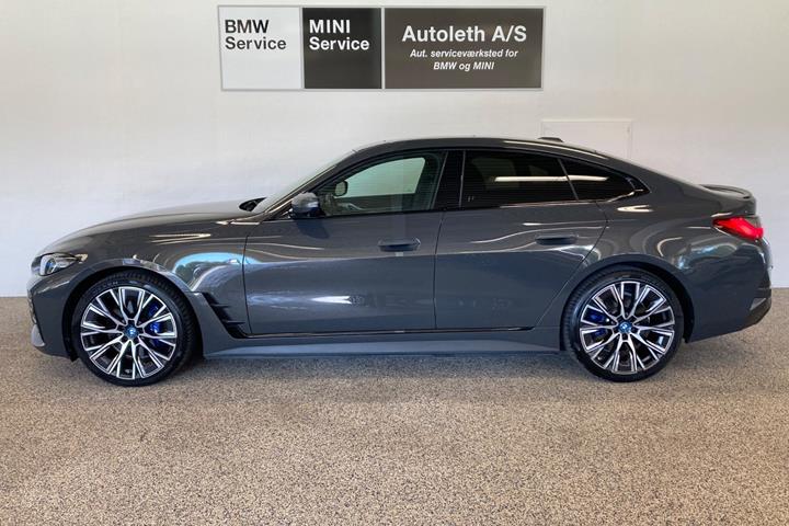 Grå BMW i4 fra 2023