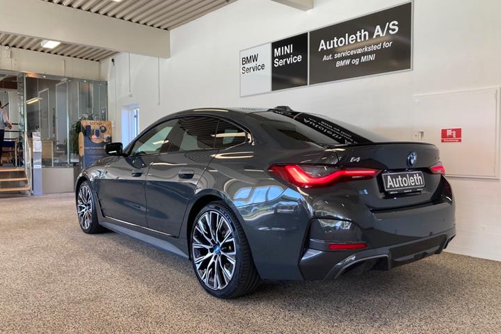 Grå BMW i4 fra 2023