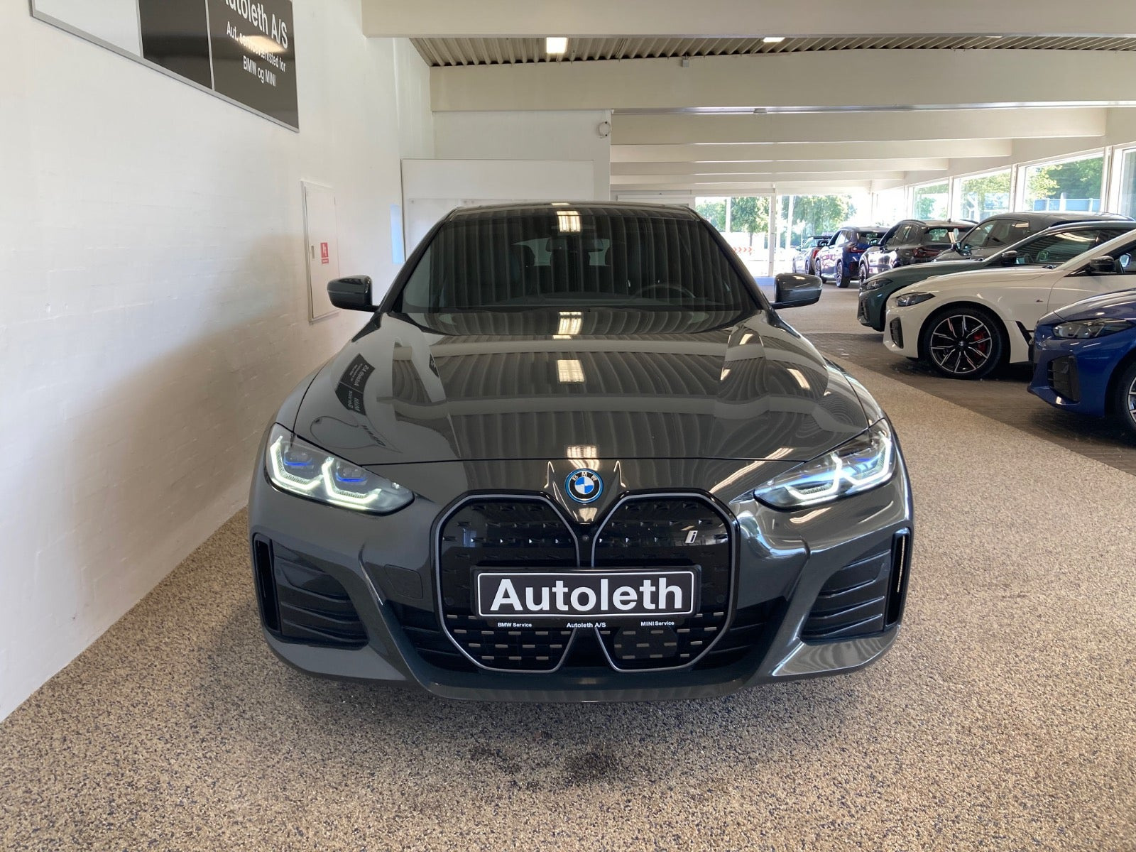 Grå BMW i4 fra 2023