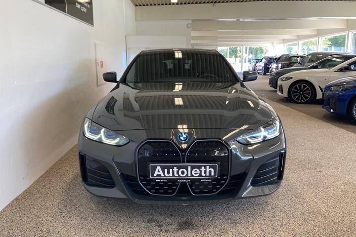 Grå BMW i4 fra 2023