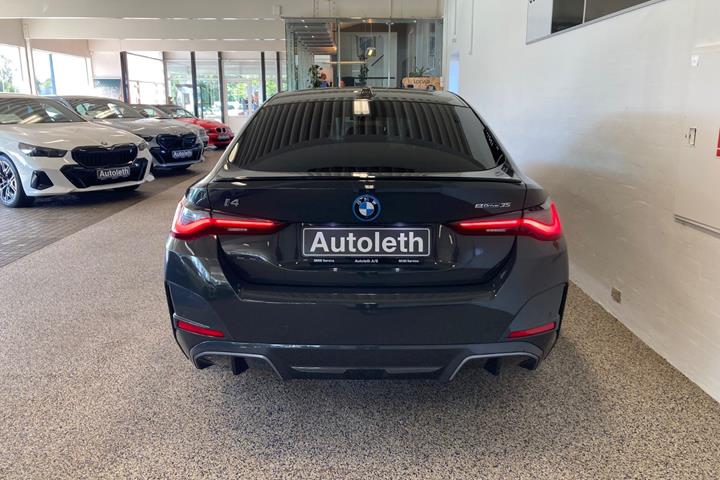 Grå BMW i4 fra 2023
