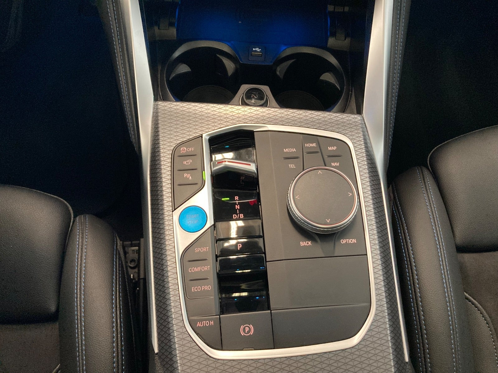 Grå BMW i4 fra 2023