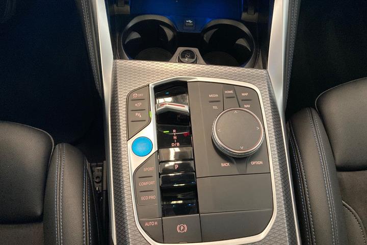 Grå BMW i4 fra 2023