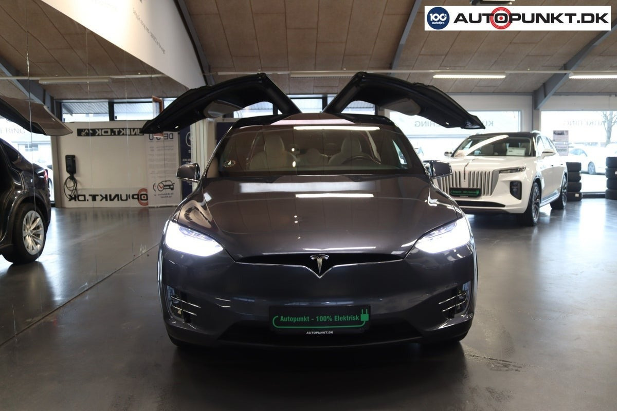 Grå Tesla Model X fra 2020