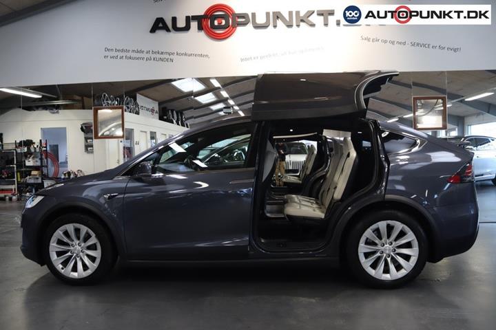Grå Tesla Model X fra 2020