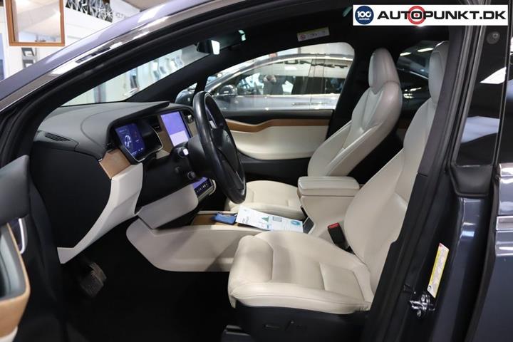 Grå Tesla Model X fra 2020