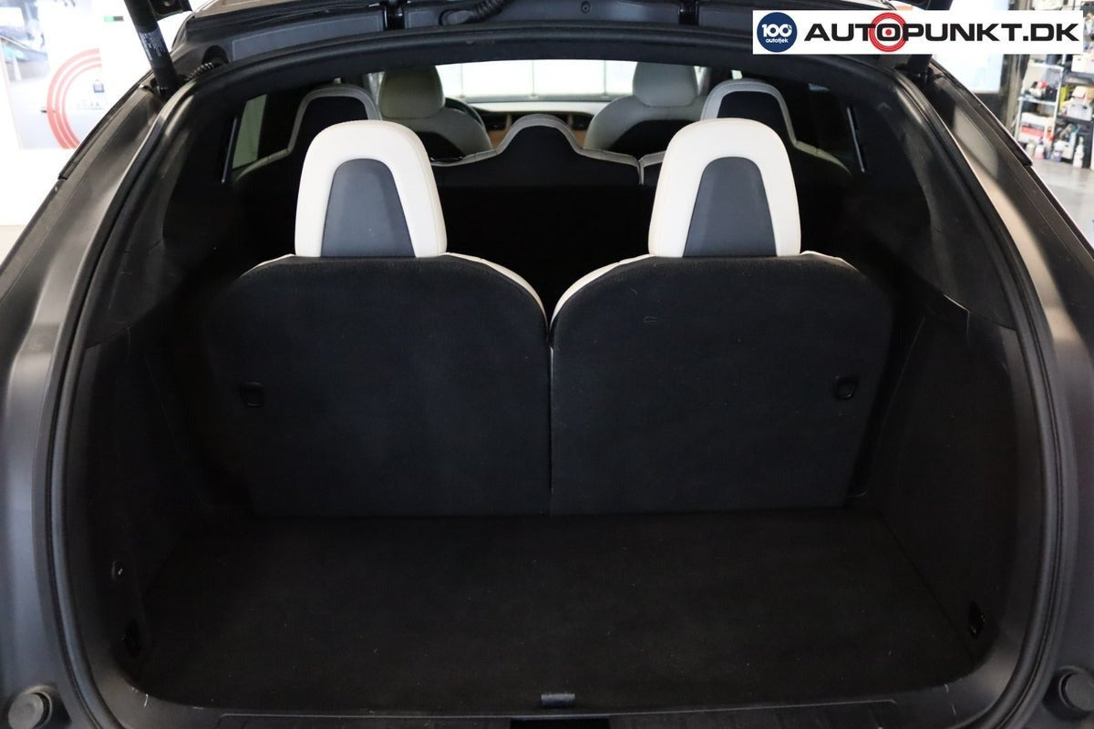 Grå Tesla Model X fra 2020