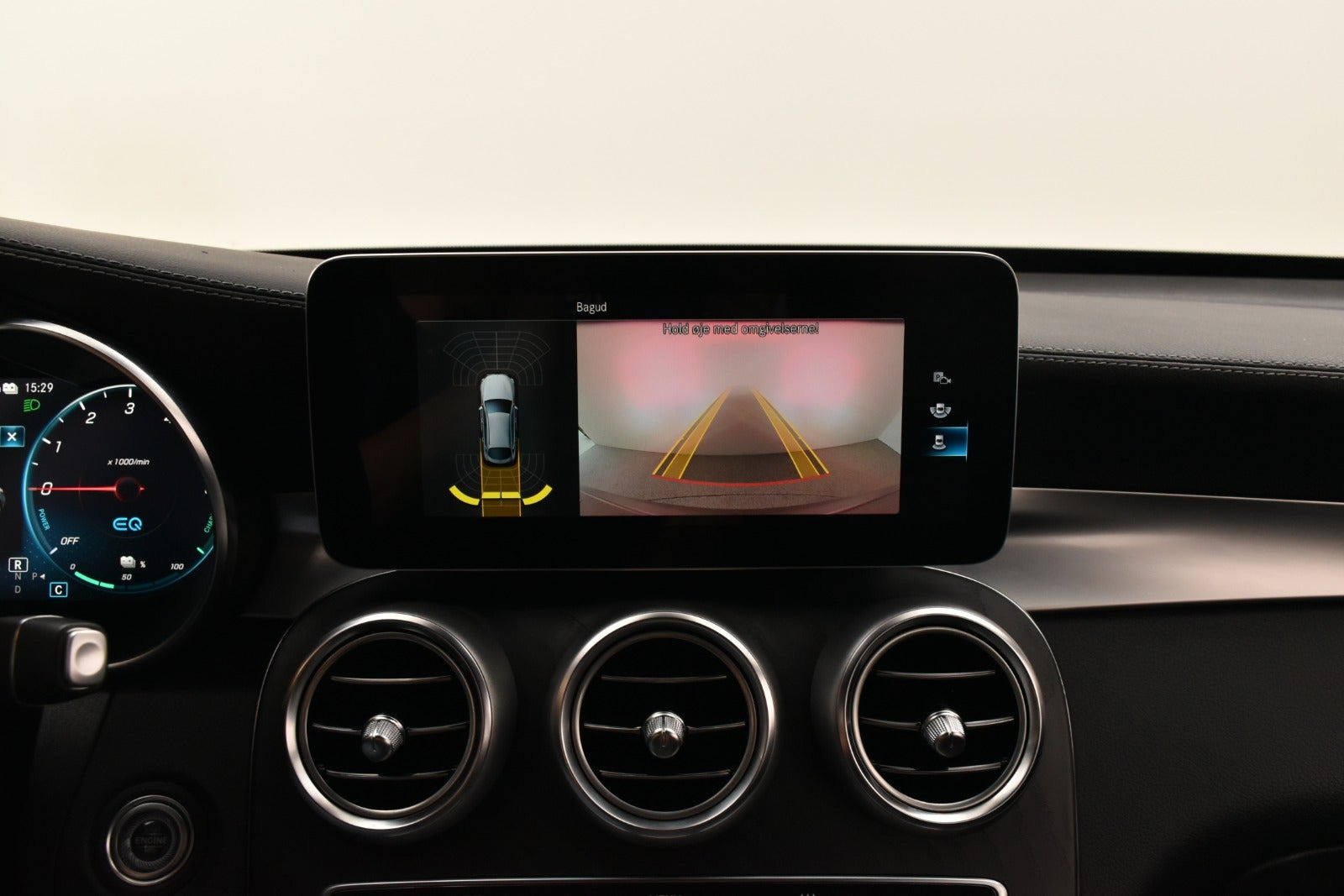 Grå Mercedes GLC300 de fra 2022