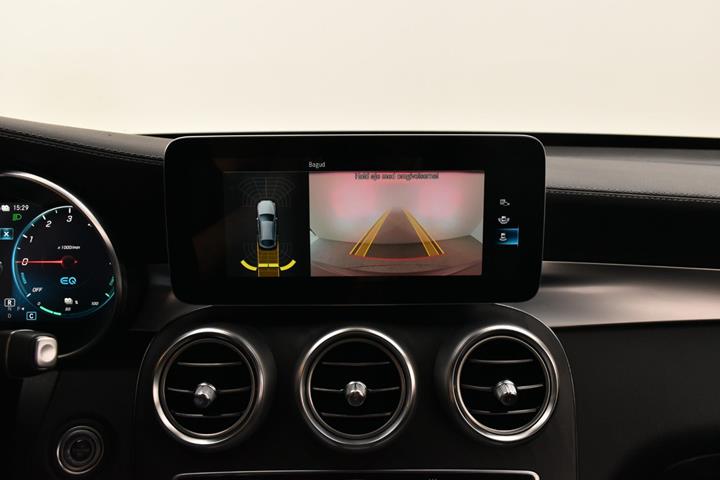 Grå Mercedes GLC300 de fra 2022