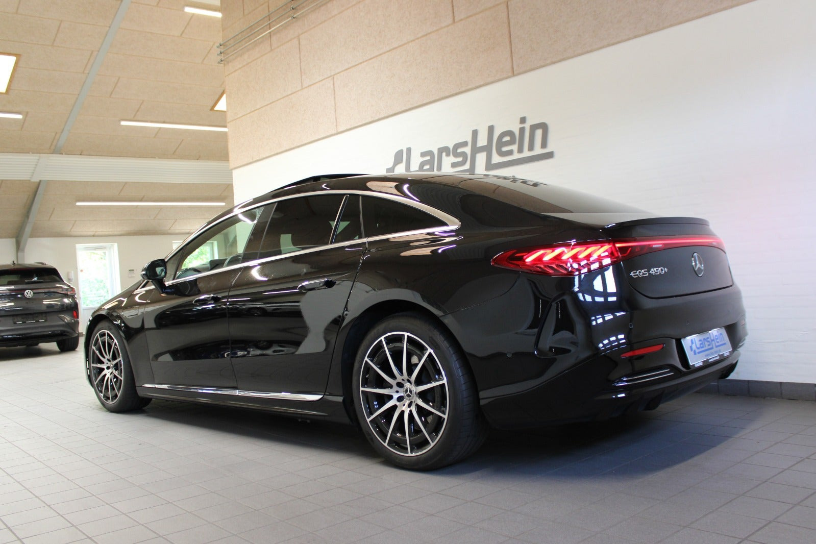 Sort Mercedes EQS450+ fra 2022