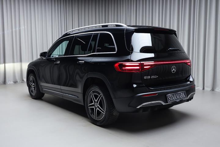 Sort Mercedes EQB250+ fra 2026