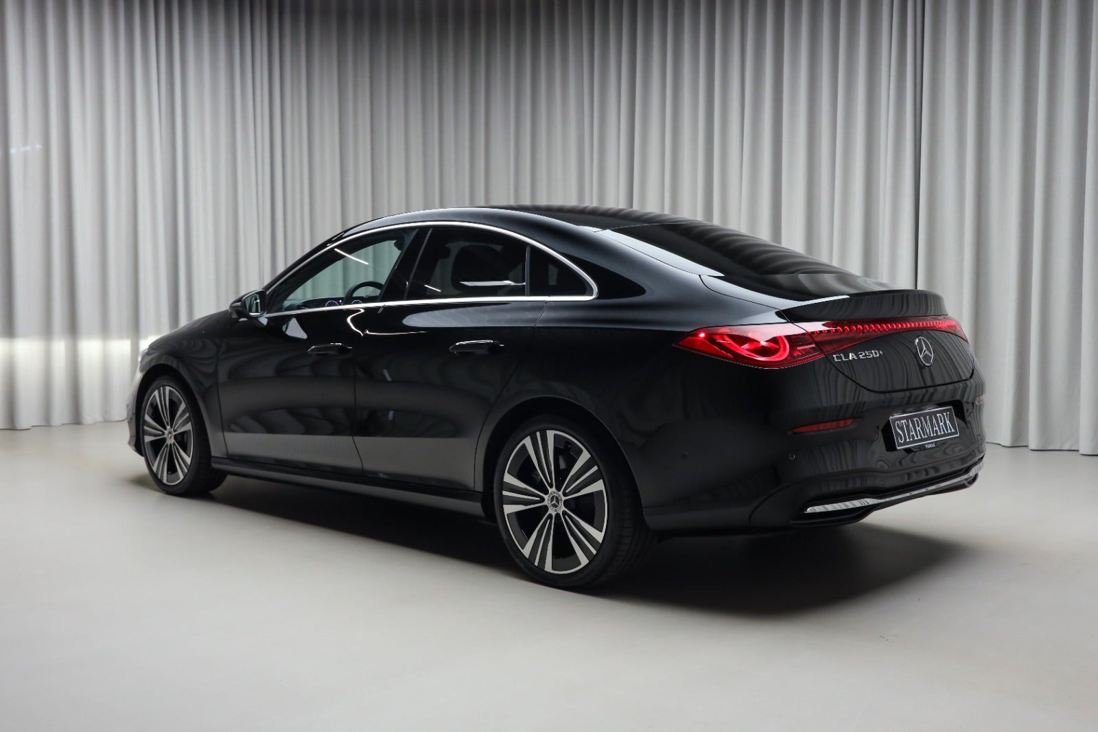 Sort Mercedes CLA250+ fra 2025