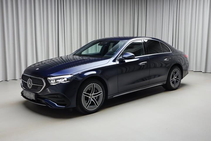 Blå Mercedes E400 e fra 2024