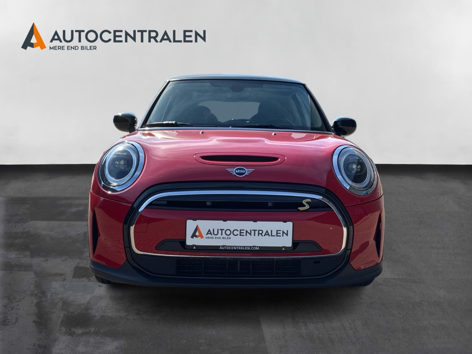 Rød Mini Cooper SE fra 2022