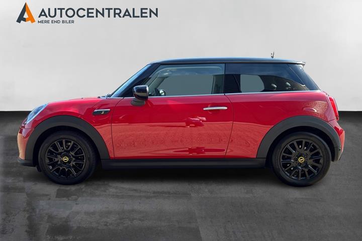 Rød Mini Cooper SE fra 2022
